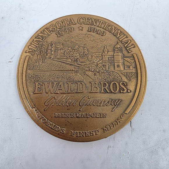 Vtg 1949 Bronze Coin Medallion Ewald Brothers Dairy MN 100 Years Paperweight - Picture 4 of 6